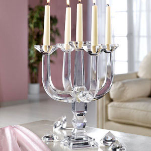 Fashionable Crystal Candle Holders to light up your diner!